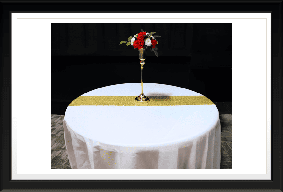 TABLE WITH RUNNER AND FLOWER VASE