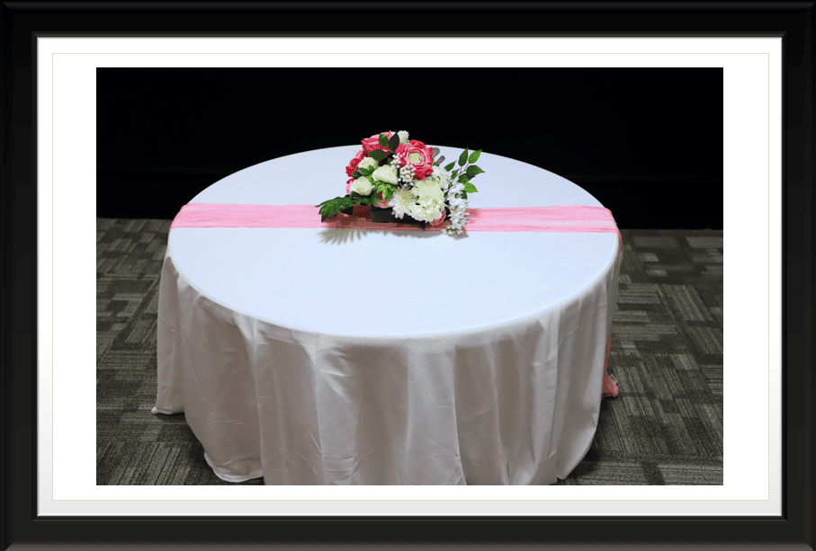 TABLE WITH RUNNER ONLY